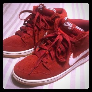 Red Nike sb size 8